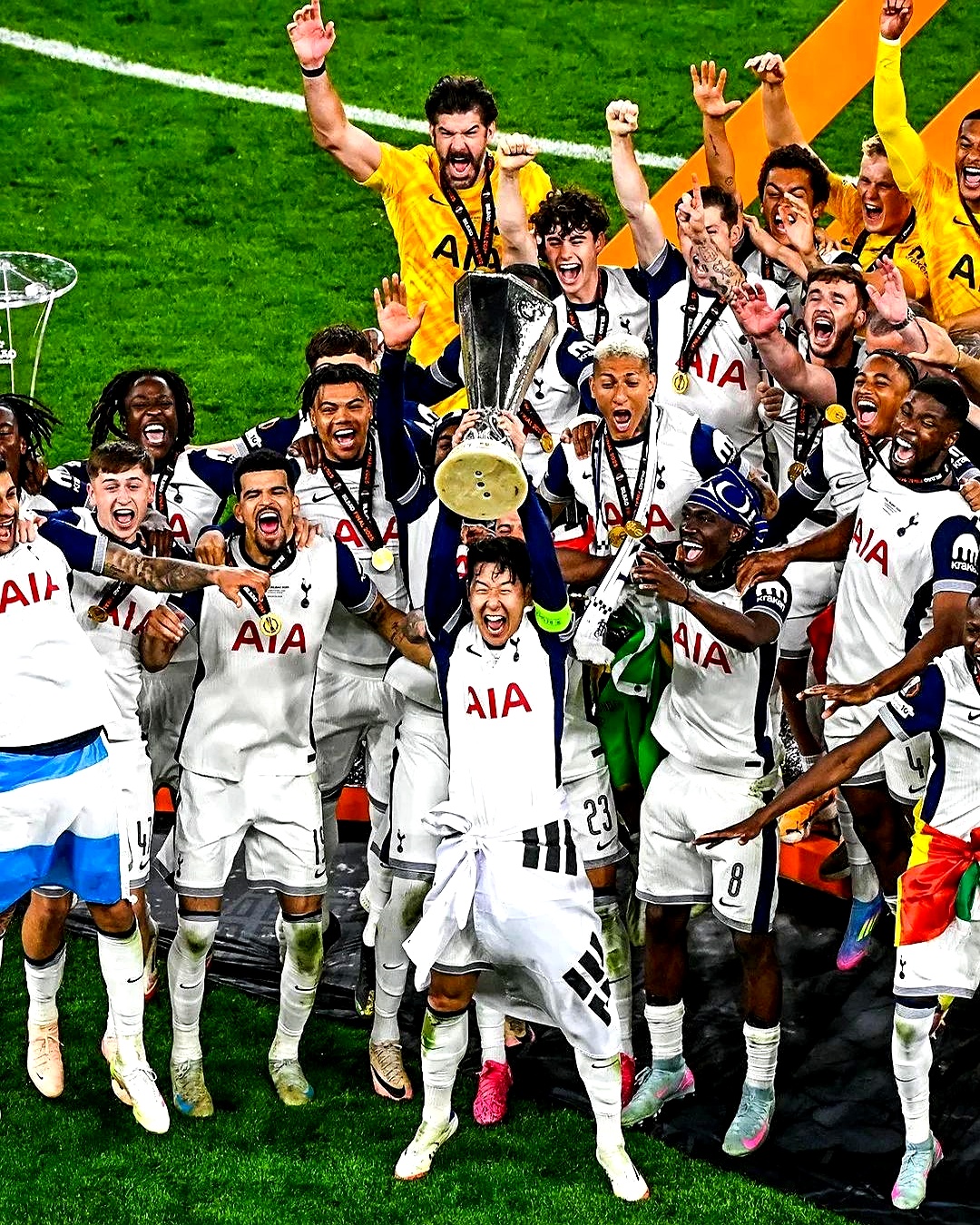 包含利物浦欢呼胜利，四强锋芒毕露的词条