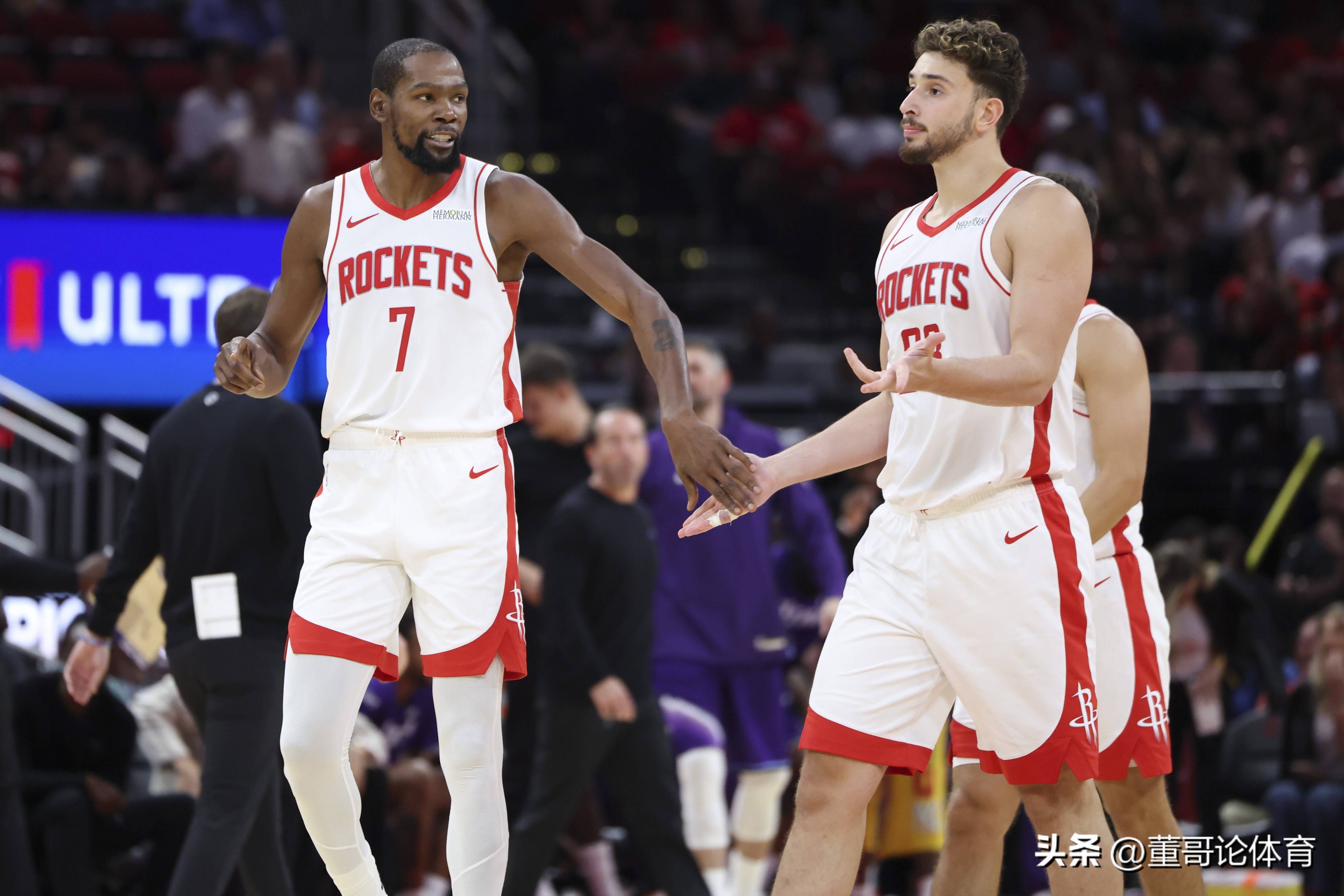 火箭队主教练在比赛中因抗议裁判决定被罚下场的简单介绍