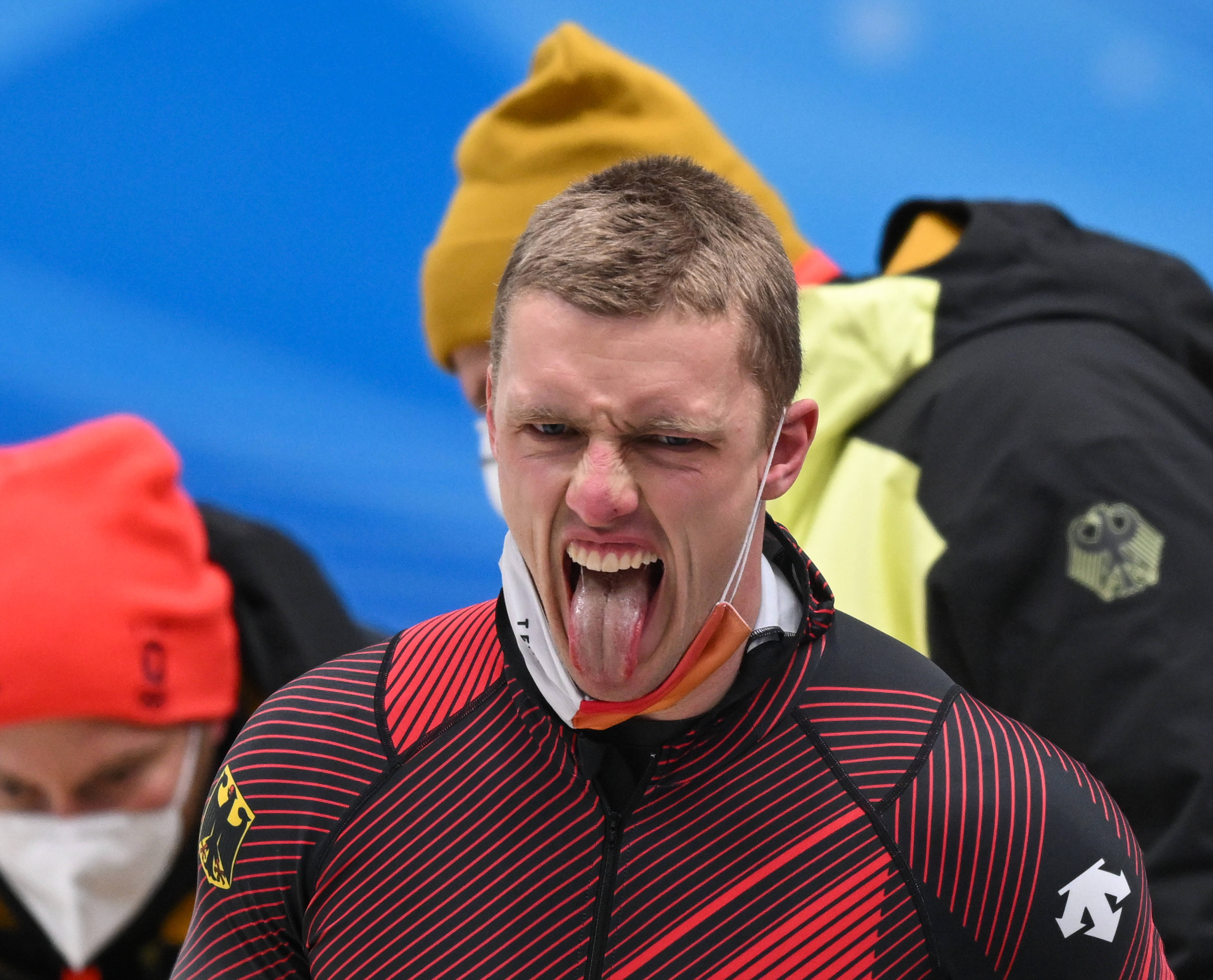 美国选手在雪车比赛中表现出色