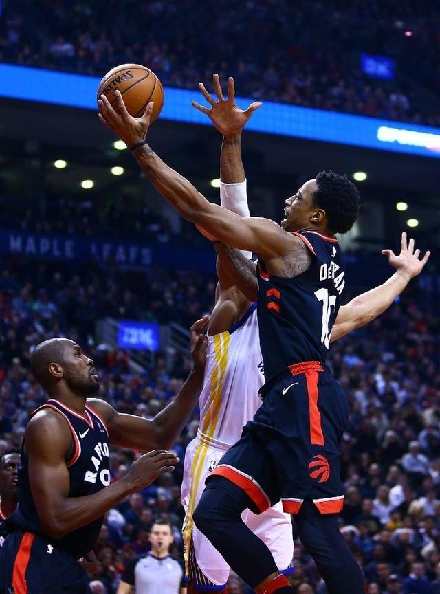 猛龙完胜广州队，德罗赞带队取胜