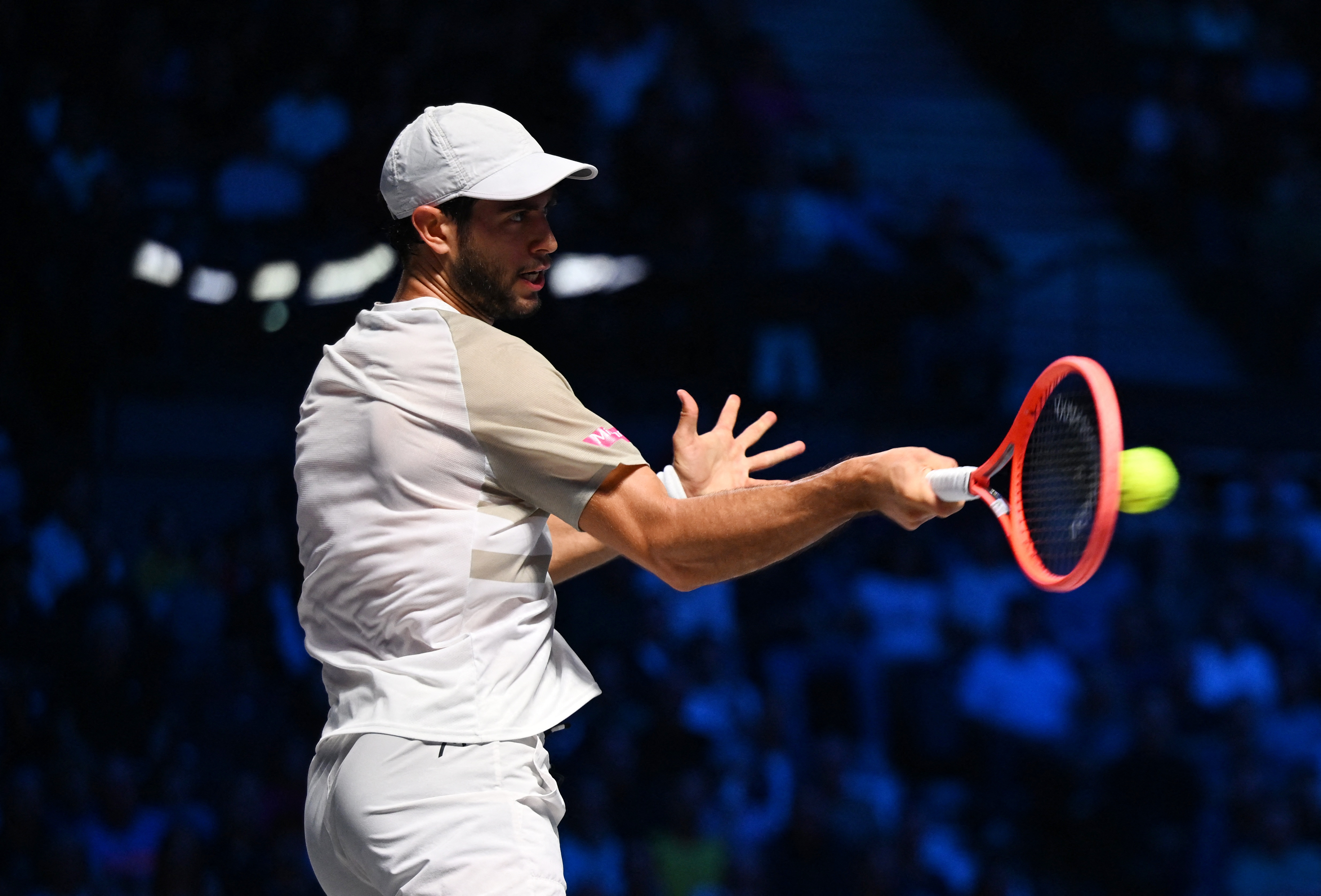 西班牙网球队逆转法国网球队，梅德韦杰夫制霸全场的简单介绍