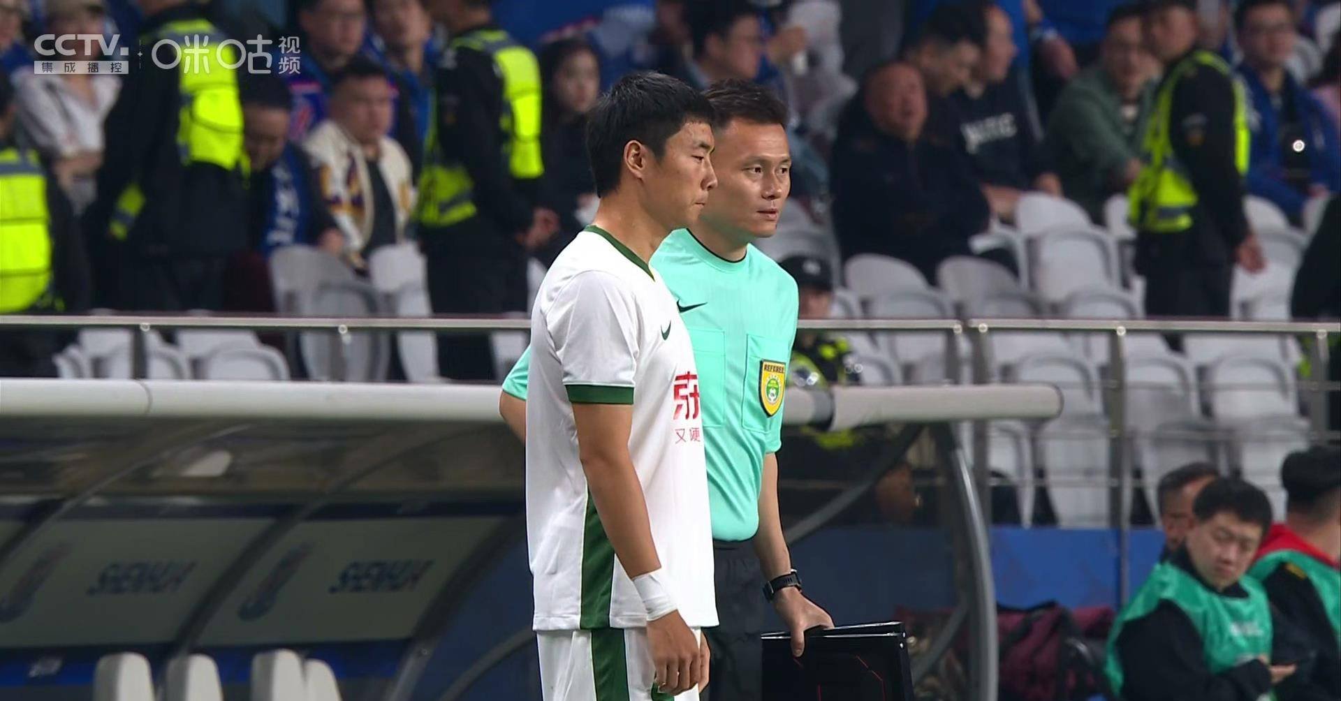 包含上海申花不敌重庆斯威，遗憾失利的词条