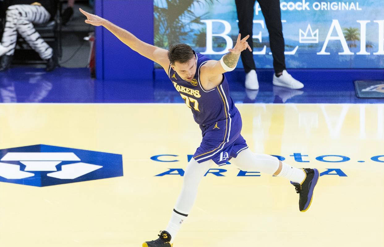 包含勇士B队翻盘勇士，东契奇爆发神勇的词条