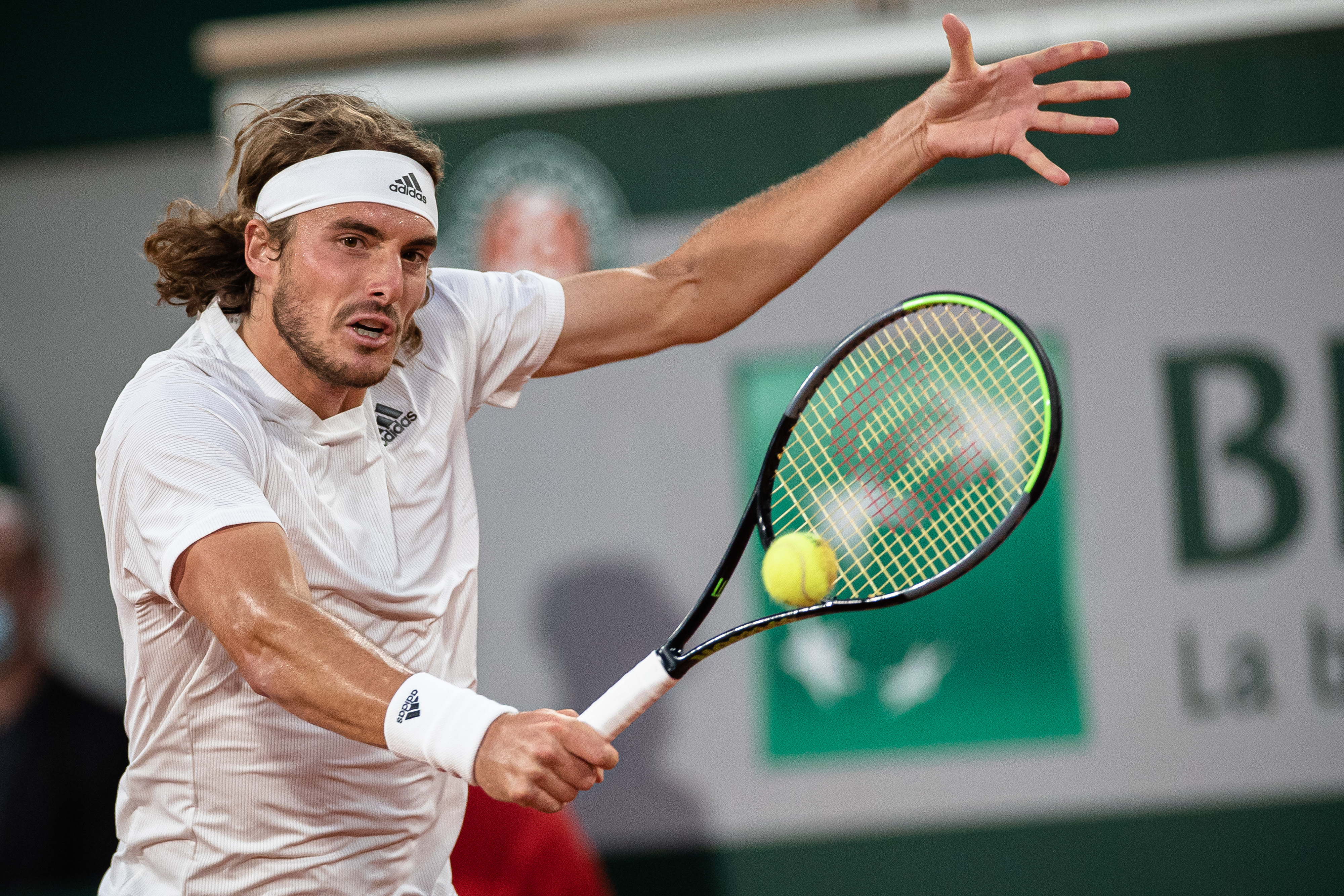 西班牙网球队鏖战欧洲网球队，西西帕斯送出助攻的简单介绍