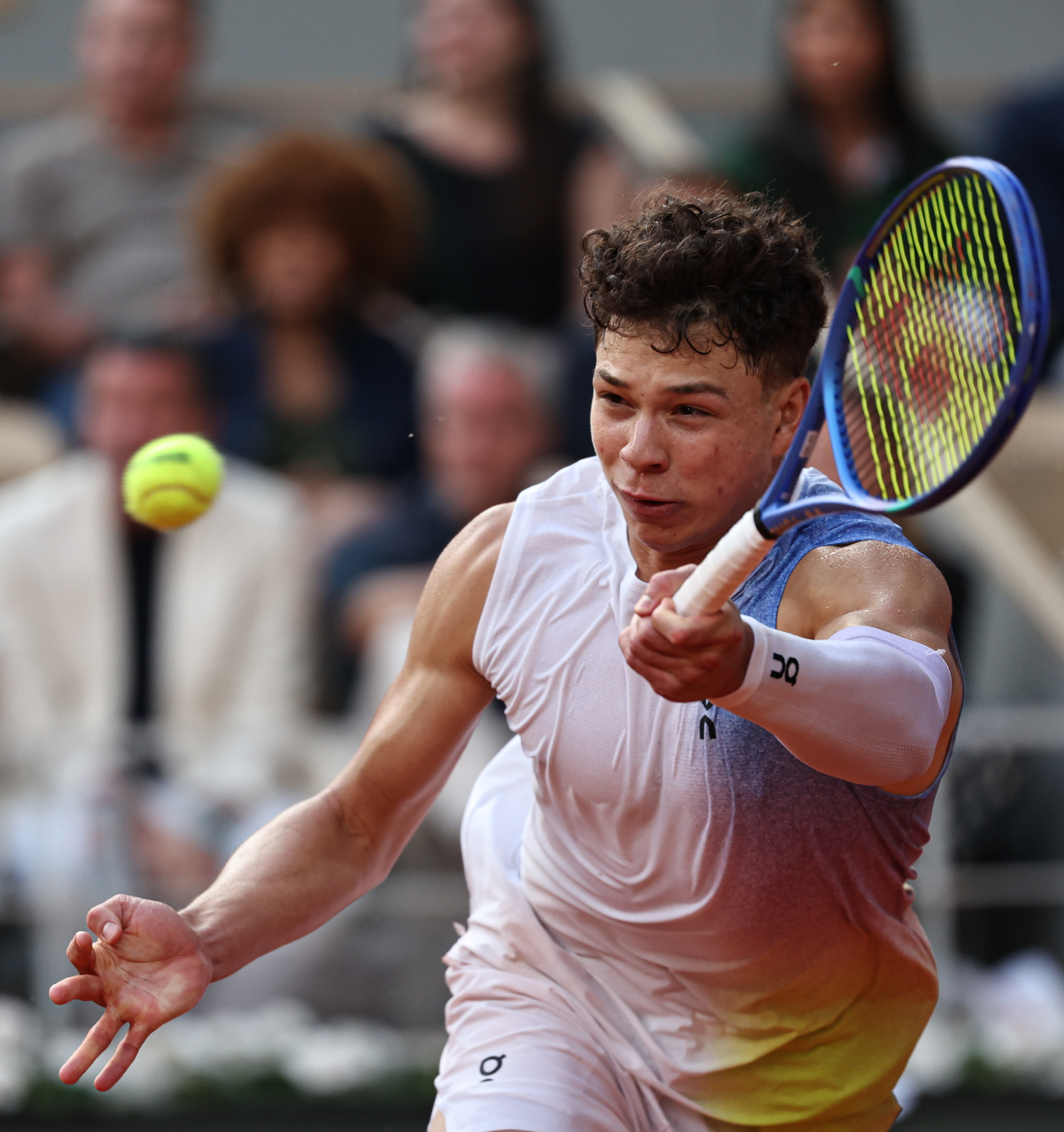 包含澳大利亚网球队完胜西班牙网球队，阿尔卡拉斯制霸全场的词条