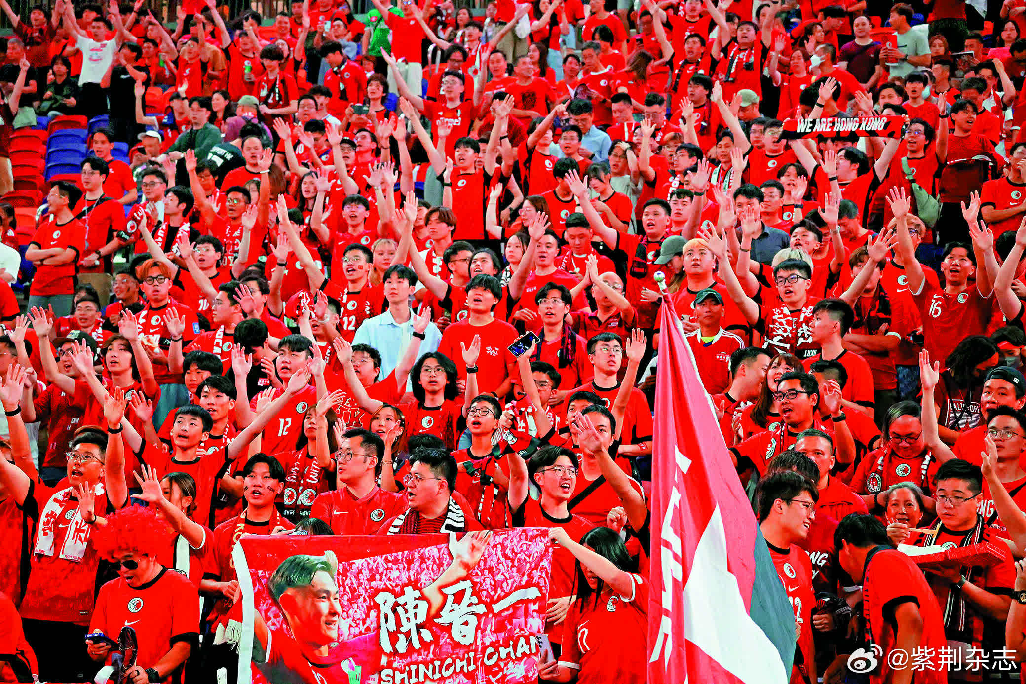 上港队主场掀起红海狂潮，气势如虹！的简单介绍