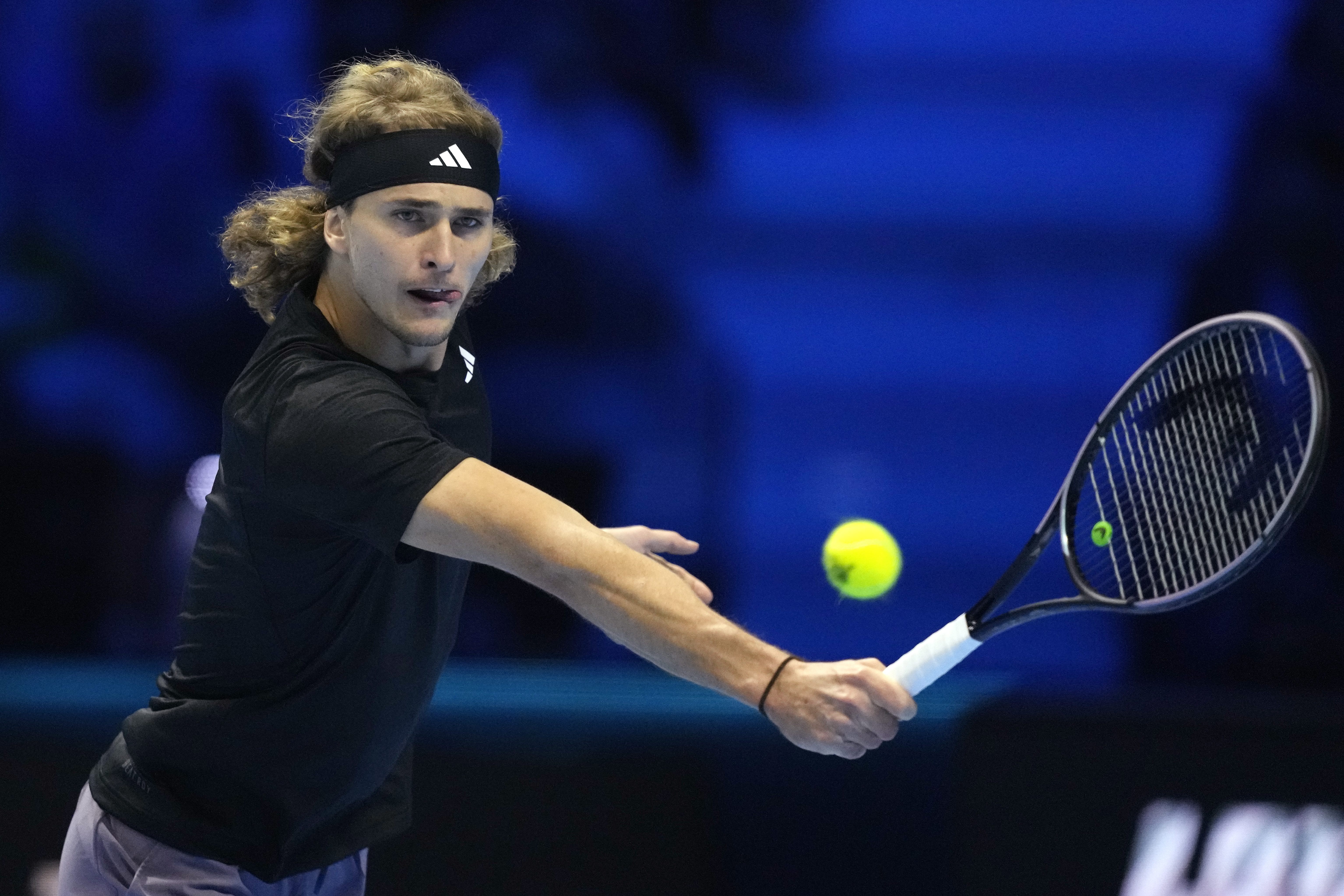 关于英国网球队鏖战德国网球队，兹维列夫制霸全场的信息