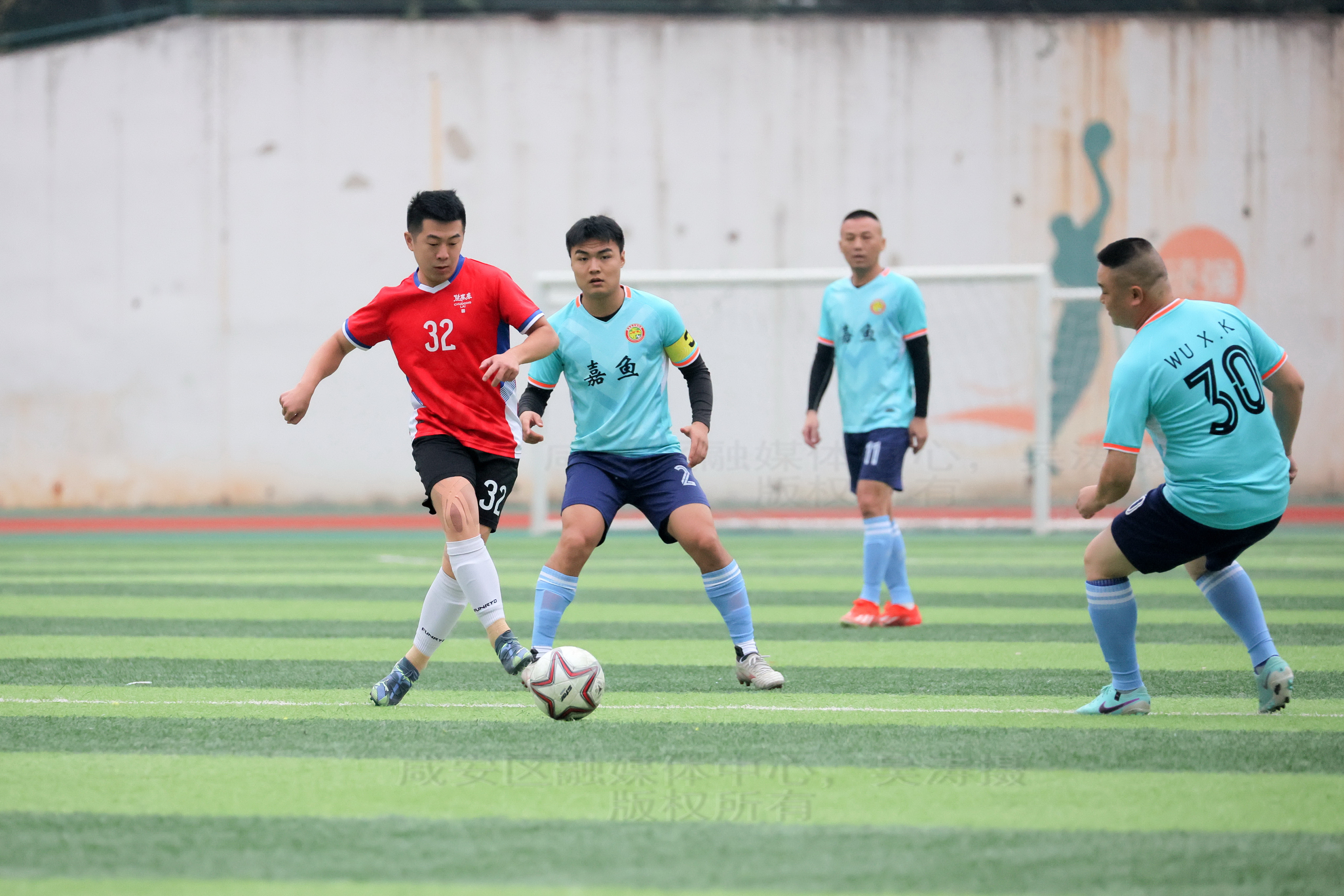 关于谁将笑到最后？足球赛场上的精彩瞬间揭晓的信息